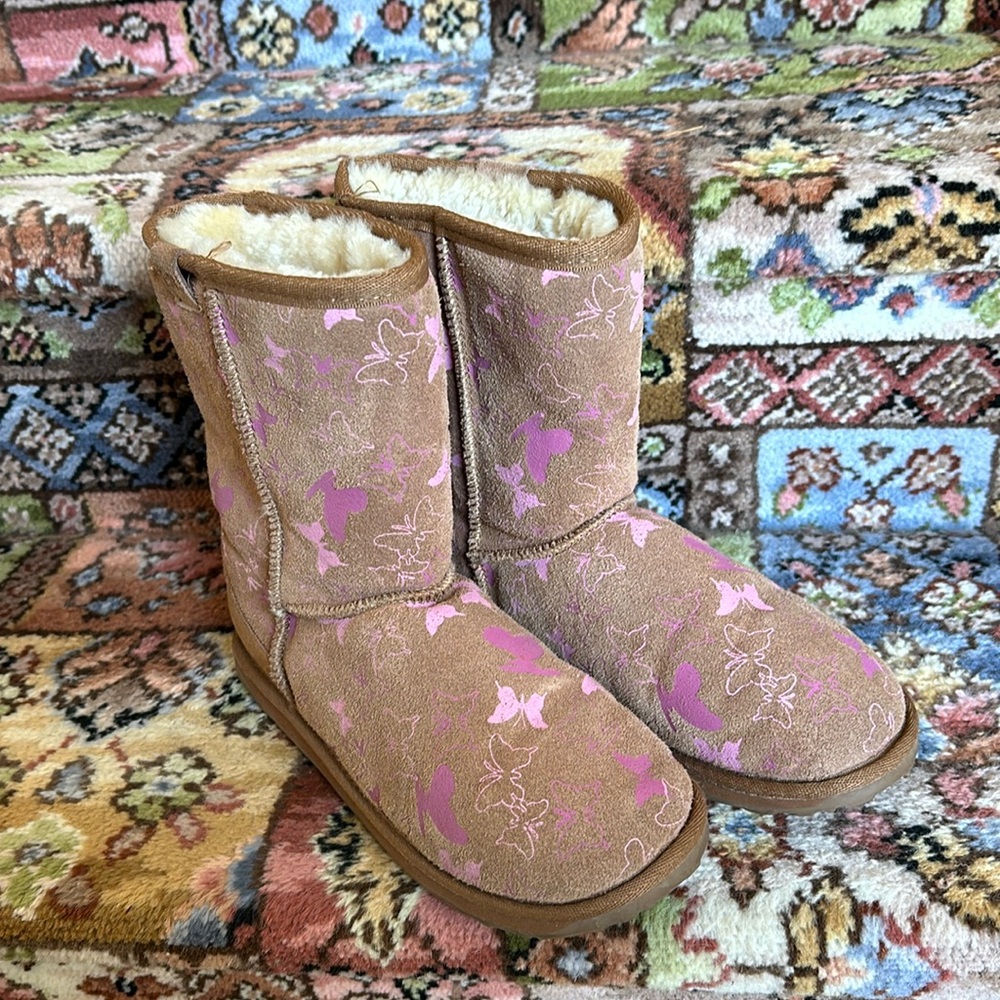 Emu sheepskin boot